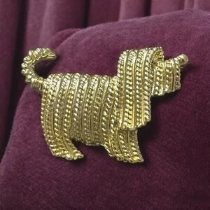 ✨ Charming Vintage Shaggy Mop Dog Pin - Gold-Tone Delight! 🐶💫